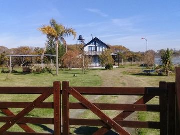 HERMOSA CASA QUINTA EN VENTA CERCA DEL RIO DE LA PLATA, ACEPTA PERMUTA, AV SAN MARTIN 100 -PUNTA INDIO-