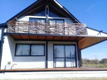 HERMOSA CASA QUINTA EN VENTA CERCA DEL RIO DE LA PLATA, ACEPTA PERMUTA, AV SAN MARTIN 100 -PUNTA INDIO-