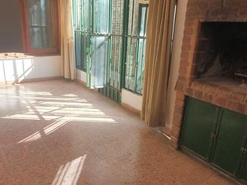 CASA CON TRES DORMITORIOS  Y LOCAL EN CALLE SOLANET  GRAL RODRIGUEZ