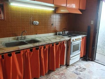 CASA CON TRES DORMITORIOS  Y LOCAL EN CALLE SOLANET  GRAL RODRIGUEZ