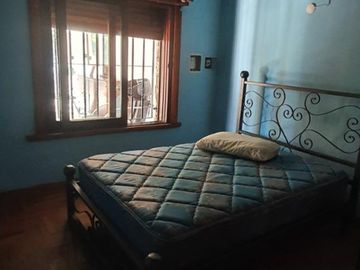 CASA CON TRES DORMITORIOS  Y LOCAL EN CALLE SOLANET  GRAL RODRIGUEZ