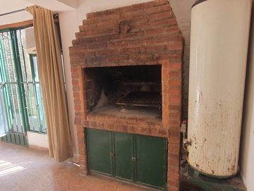 CASA CON TRES DORMITORIOS  Y LOCAL EN CALLE SOLANET  GRAL RODRIGUEZ
