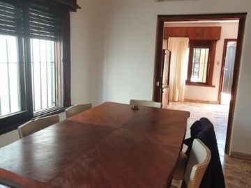 CASA CON TRES DORMITORIOS  Y LOCAL EN CALLE SOLANET  GRAL RODRIGUEZ
