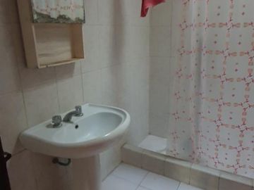 CASA CON TRES DORMITORIOS  Y LOCAL EN CALLE SOLANET  GRAL RODRIGUEZ