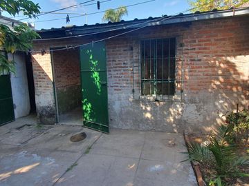 CASA CON TRES DORMITORIOS  Y LOCAL EN CALLE SOLANET  GRAL RODRIGUEZ