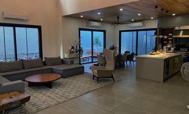 Chic and Modern House in Taguig, AFPOVAI for Sale