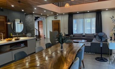 Chic and Modern House in Taguig, AFPOVAI for Sale