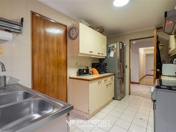 Amplia casa en VENTA de 5 dorm + serv en San Carlos