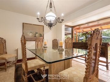 Amplia casa en VENTA de 5 dorm + serv en San Carlos