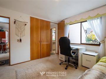 Amplia casa en VENTA de 5 dorm + serv en San Carlos