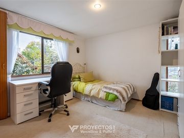 Amplia casa en VENTA de 5 dorm + serv en San Carlos