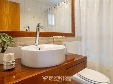 Amplia casa en VENTA de 5 dorm + serv en San Carlos