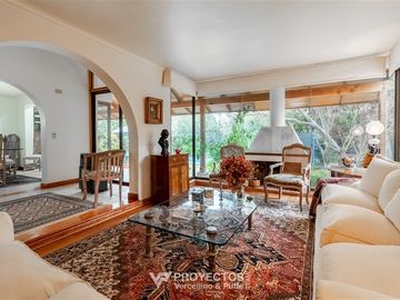 Amplia casa en VENTA de 5 dorm + serv en San Carlos