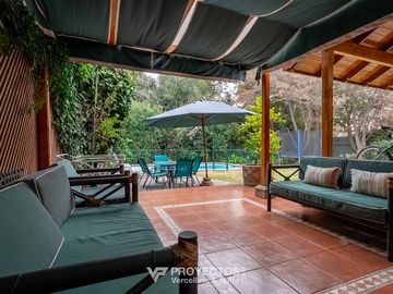Amplia casa en VENTA de 5 dorm + serv en San Carlos