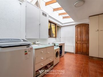Amplia casa en VENTA de 5 dorm + serv en San Carlos