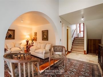Amplia casa en VENTA de 5 dorm + serv en San Carlos