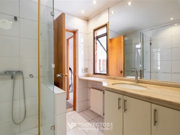 Amplia casa en VENTA de 5 dorm + serv en San Carlos