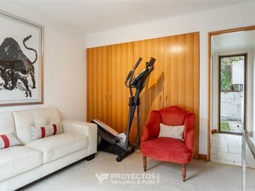 Amplia casa en VENTA de 5 dorm + serv en San Carlos