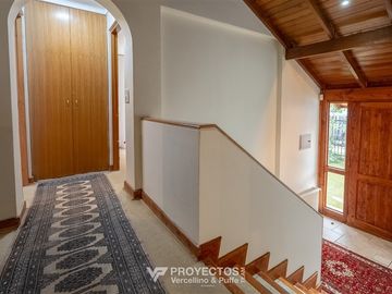 Amplia casa en VENTA de 5 dorm + serv en San Carlos