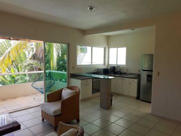 DEPARTAMENTO COSTERA LAS PALMAS  A UN COSTADO DEL CLUB DE GOLF MAYAN PALACEACAPULCO GUERRERO