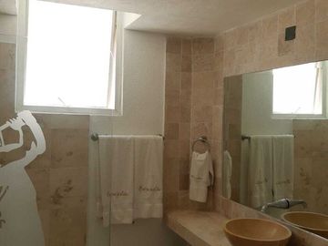 DEPARTAMENTO COSTERA LAS PALMAS  A UN COSTADO DEL CLUB DE GOLF MAYAN PALACEACAPULCO GUERRERO