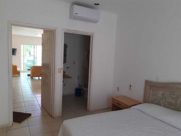 DEPARTAMENTO COSTERA LAS PALMAS  A UN COSTADO DEL CLUB DE GOLF MAYAN PALACEACAPULCO GUERRERO