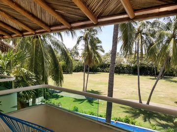 DEPARTAMENTO COSTERA LAS PALMAS  A UN COSTADO DEL CLUB DE GOLF MAYAN PALACEACAPULCO GUERRERO