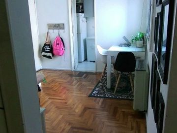 Venta Depto. 2 amb. 5º piso. Lateral