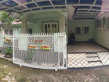Rumah second cantik & asri dekat pintu tol pamulang