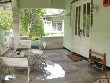Rumah second cantik & asri dekat pintu tol pamulang