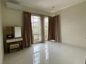 CLUSTER VOLTA SEMI FURNISHED BARU DI RENOVASI SIAP HUNI