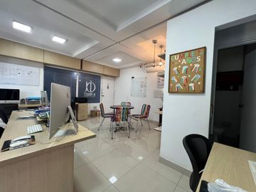oficina en arriendo en el poblado. Cod A63697
