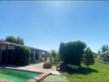 Casa en parcela 4D/3B + piscina, oficina y bodega en Malloco