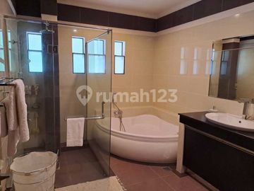 Dijual Rumah Mewah Semi Furnished di The Green, BSD City