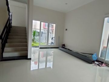 Dijual Rumah Mewah 2 Lantai di Sri Rejeki Kalibanteng semarang
