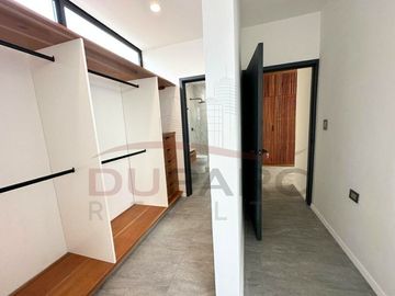 Casa  en Venta  de 4 recamaras con Piscina en Residencial del Lago