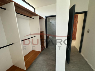 Casa  en Venta  de 4 recamaras con Piscina en Residencial del Lago