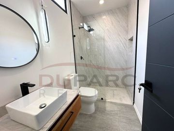 Casa  en Venta  de 4 recamaras con Piscina en Residencial del Lago