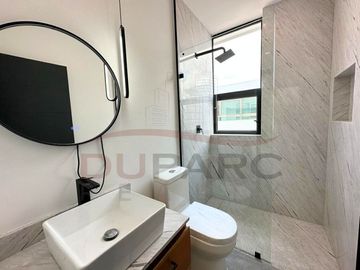 Casa  en Venta  de 4 recamaras con Piscina en Residencial del Lago