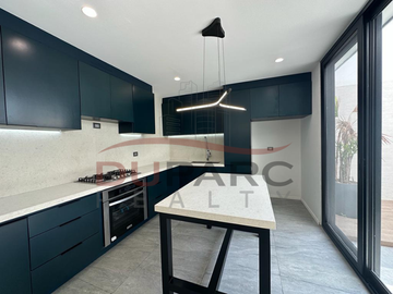 Casa  en Venta  de 4 recamaras con Piscina en Residencial del Lago