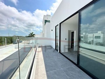 Casa  en Venta  de 4 recamaras con Piscina en Residencial del Lago