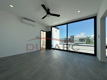 Casa  en Venta  de 4 recamaras con Piscina en Residencial del Lago