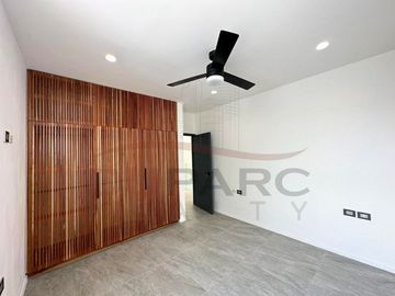Casa  en Venta  de 4 recamaras con Piscina en Residencial del Lago