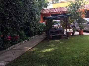 Casa en Fraccionamiento en Lomas de Vista Hermosa, Cuernavaca, Morelos CAEN-365-