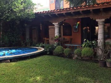 Casa en Fraccionamiento en Lomas de Vista Hermosa, Cuernavaca, Morelos CAEN-365-