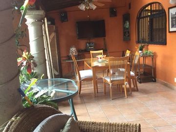 Casa en Fraccionamiento en Lomas de Vista Hermosa, Cuernavaca, Morelos CAEN-365-