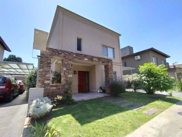 Casa en venta en Hurlingham