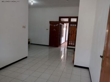Rumah Rungkut Mapan Hadap barat, Strategis
