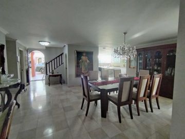 🏡 Venta hermosa casa en Unidad Residencial- Ciudad jardín 📍 Cali. Cod V9838
