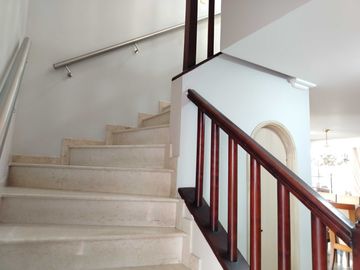 🏡 Venta hermosa casa en Unidad Residencial- Ciudad jardín 📍 Cali. Cod V9838